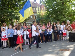 В Чернівцях міграційники привітали підшефних з Днем знань
