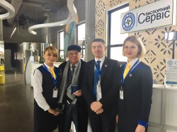 Перший президент незалежної України Л.М. Кравчук оформив біометричний закордонний паспорт у «Паспортному сервісі»