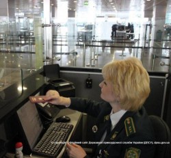 За добу в аеропортах Київщини виявлено трьох осіб з підробленими документами