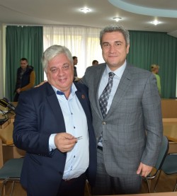 Анатолій Урбанський вручив ключі від квартири заслуженому тренеру України