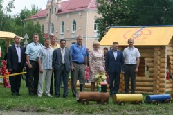 Напередодні Дня захисту дітей за ініціативи міграційної служби малеча Чернігова отримала новий дитячий майданчик