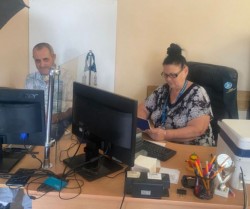 Безбар’єрність в дії: У Новоселиці оформили українській та закордонний паспорти відвідувачу з особливими потребами