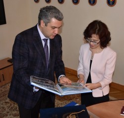 Голова Одеської обласної ради Анатолій Урбанський провів зустріч із Генеральним консулом Китайської Народної Республіки в Одесі пані Чжао Сянжун
