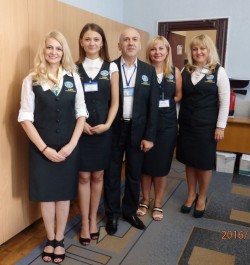  У Чернівцях зустріли відвідувачів у фірмовому одязі