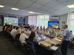Працівники УДМС Хмельниччини отримали відзнаки з нагоди  Дня Конституції України!