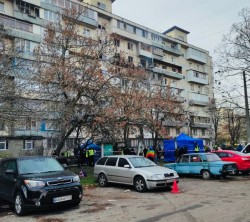 У Києві мобільна бригада ДМС оперативно оформлює паспорти постраждалим від обстрілів