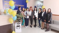 Хотинські міграційники привітали працівників місцевого ЦНАПу з професійним святом