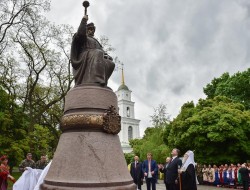 У Полтаві президент України разом з патріархом Філаретом відкрили пам’ятник гетьману України Івану Мазепі