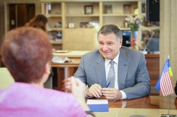Арсен Аваков провів зустріч із послом сша в україні Марі Йованович