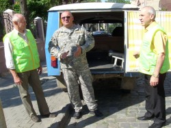 Працівники міграційної служби Буковини передали на фронт третю автівку