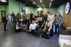 Фронтмен та засновник гурту “СКАЙ” виступив для поранених героїв у медичному центрі МВС