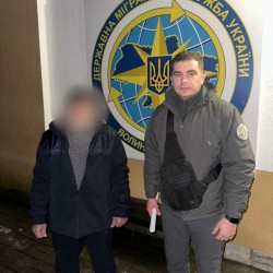 Управління ДМС у Хмельницькій області спільно з правоохоронними органами примусово видворило нелегального мігранта