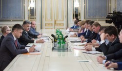 Президент провів нараду щодо виконання Україною вимог для введення ЄС безвізового режиму