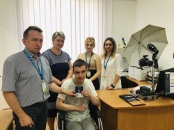 Юнак із Запорізької області отримав свої перші паспортні документи на Закарпатті