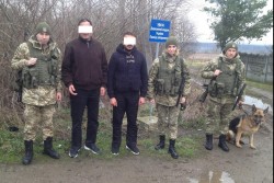 П’ятеро нелегальних мігрантів затримали співробітники Держприкордонслужби неподалік держрубежу минулої доби.