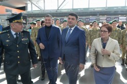 Нові обличчя перевірять на чистоту рук