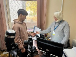 В Одеській області документували першою ID-карткою юного активіста, який зібрав для захисників понад 750 тисяч гривень