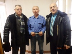 В Чернівцях міграційники привітали учасника ліквідації аварії на ЧАЕС