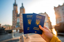 ДМС пояснила, що робити українцям, яким не видали вчасно біометричний паспорт