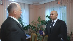 Буковинські міграційники вручили паспорт громадянина України росіянину