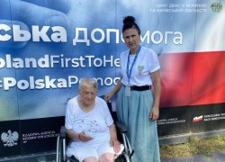 Без бар?єрів: на Київщині позачергово оформили паспорт 92-річній жінці