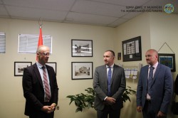 Представник міграційної служби Київщини взяв участь у відкритті філії ДП «Документ» у Канаді