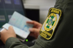На кордоні затримали громадянина Гани з підробленим італійським документом