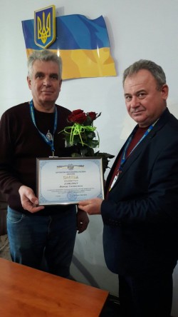 За вагомий внесок у розвиток Міграційної служби ювіляра нагородили відомчою відзнакою!