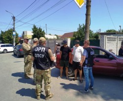 10 порушників міграційного законодавства виявили у курортній зоні Запорізької області: іноземці незаконно надавали послуги відпочиваючим