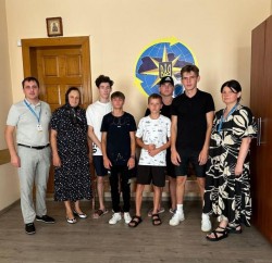 У Новоселиці оформили ID-картки вихованцям дитячого будинку «Віра, Надія, Любов»