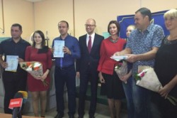 У Чернівцях Арсеній Яценюк і Павло Петренко запустили новий сервіс Мін'юсту з видачі свідоцтв про народження просто в пологових будинках