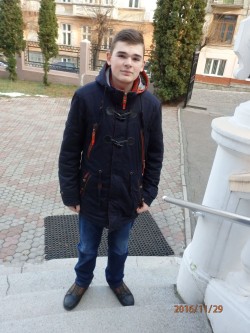 Чернівецький школяр передав до міграційної служби знайдений чужий паспорт