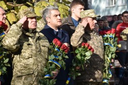 На центральній алеї санаторію СБУ «Одеса» відбулося урочисте відкриття першого на Одещині пам’ятника українським патріотам, які загинули у районі проведення антитерористичної операції