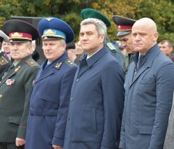 Сквер «Героїв Небесної Сотні» біля Одеської обласної державної адміністрації на проспекті Шевченка, 4 було обрано для розміщення Меморіалу воїнам Одеси та області, які загинули у зоні АТО
