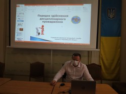 В Чернівцях навчалися оформленню заяв-анкет на отримання паспортних документів громадянина України