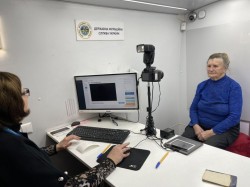 Концепція безбар’єрності в дії: у Харкові оформили закордонні паспорти вимушеним переселенцям
