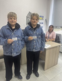 Разом за першими паспортами: ID-картки для двійнят!