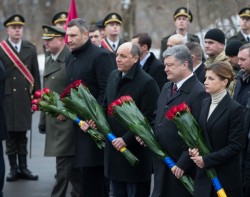 Президент разом з дружиною вшанували пам’ять героїв Крут