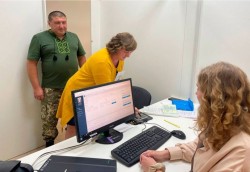 У Дніпрі уже традиційно оформили паспорт нареченій на нове прізвище прямо в день весілля