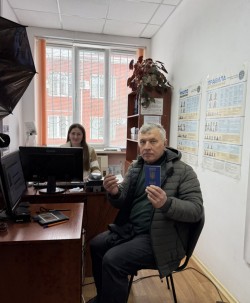 Один візит - 2 паспорта у руках!