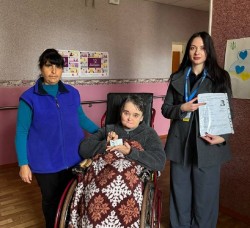 31 рік із тимчасовим документом: на Черкащині 60-річна жінка  отримала свій перший паспорт