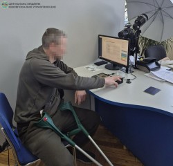 Пораненому військовослужбовцю відновили документи під час  лікування