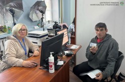 Вперше оформив паспорт громадянина України у 51 рік