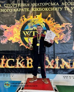 Чемпіон України з кікбоксингу та юний громадянин України: 14-річний Олександр отримав свій перший паспорт