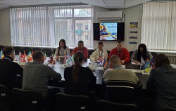 Слово, що об’єднує: міграційники Хмельниччини написали  Радіодиктант національної єдності