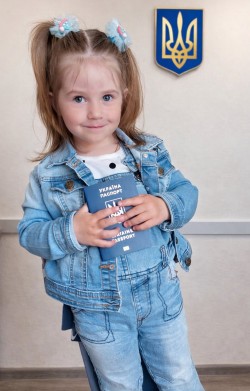 Закордонний паспорт для дитини: маленький крок до великих  пригод!