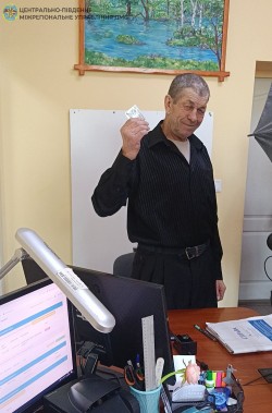 Від радянського паспорта – до сучасної ID-картки